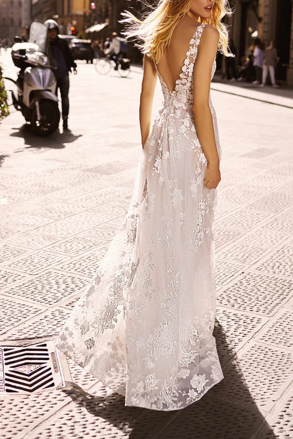 Vestido de novia romántico de cuerpo entero de encaje Illusio con escote en V estilo bohemio