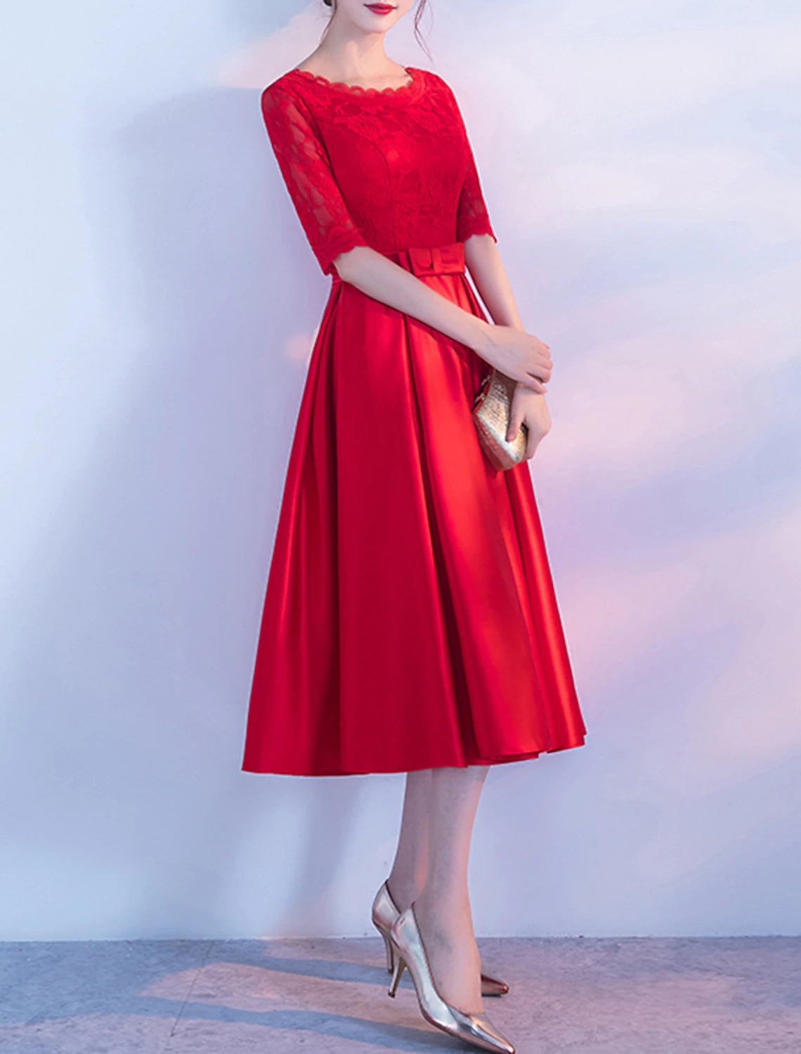 Vestidos de cóctel de corte A, elegantes, para fiesta, cóctel, largo hasta la rodilla, media manga, cuello joya, satén con lazo(s), pliegues y bordados.