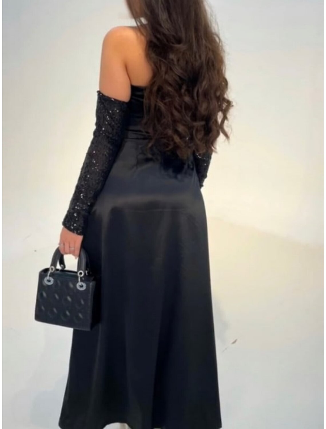 Vestido de noche elegante de corte A, vestido formal hasta los tobillos, negro, sin mangas, cuello halter, satén con pliegues y fruncido.