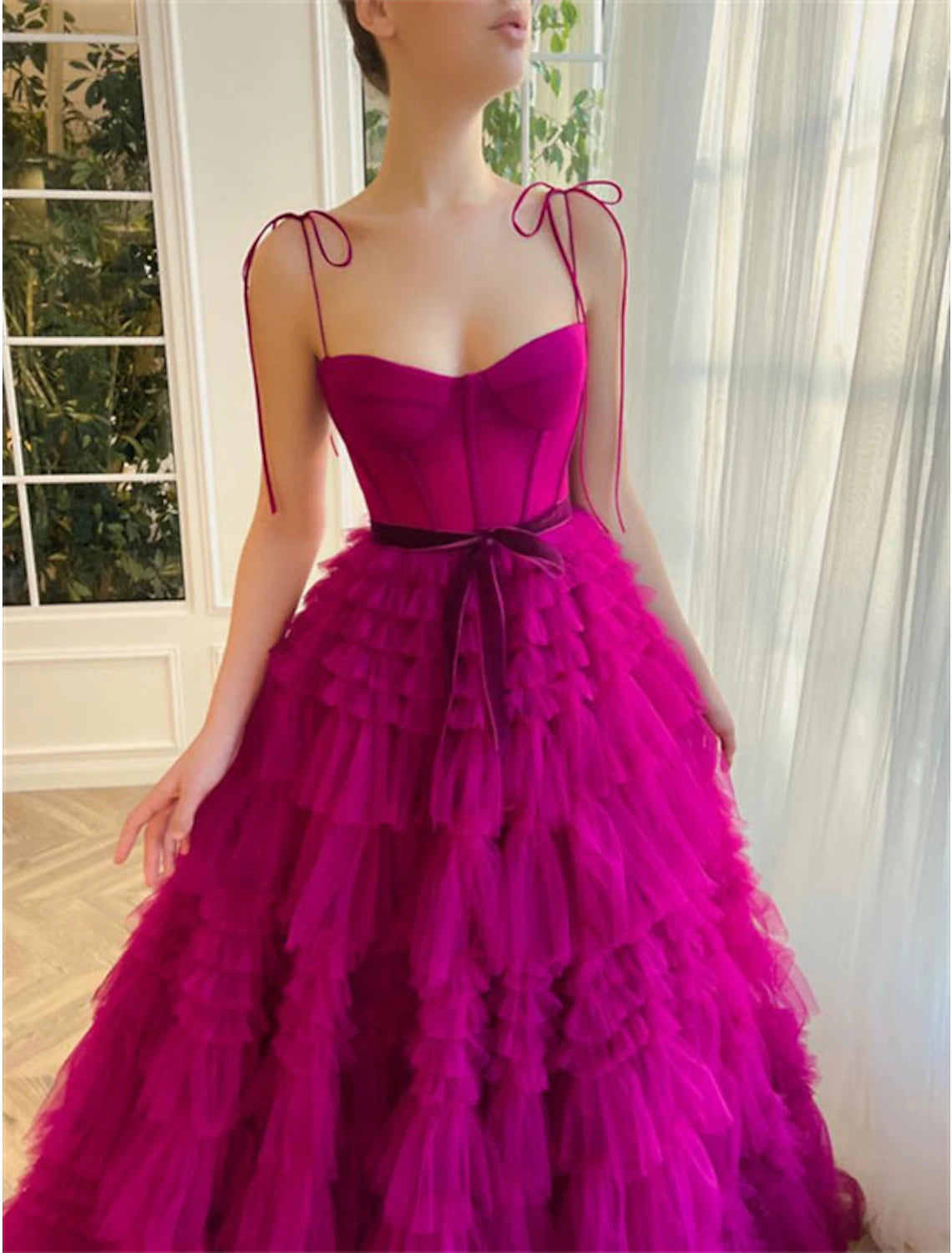 Vestido de noche, vestido de fiesta, vestido abullonado, boda, fiesta, cumpleaños, largo hasta el suelo, sin mangas, tirantes finos, tul con volantes, con tiras