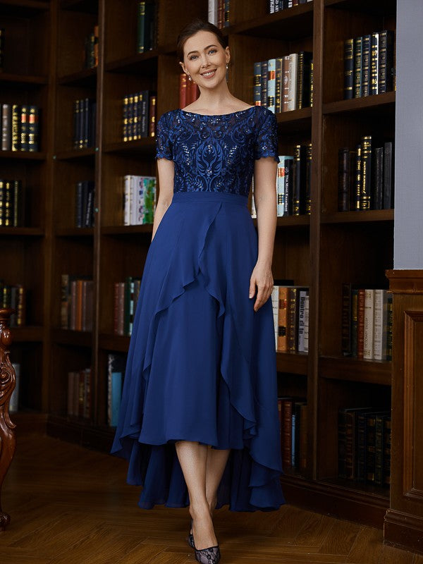 Vestidos de madre de la novia asimétricos de corte A/princesa, de gasa, con apliques y escote barco y mangas cortas