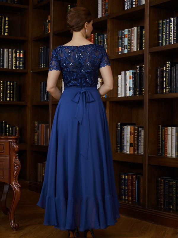 Vestidos de madre de la novia asimétricos de corte A/princesa, de gasa, con apliques y escote barco y mangas cortas