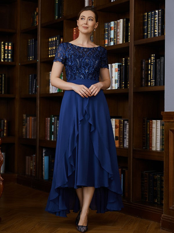 Vestidos de madre de la novia asimétricos de corte A/princesa, de gasa, con apliques y escote barco y mangas cortas