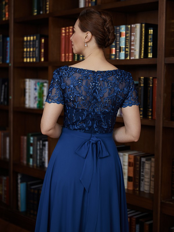 Vestidos de madre de la novia asimétricos de corte A/princesa, de gasa, con apliques y escote barco y mangas cortas