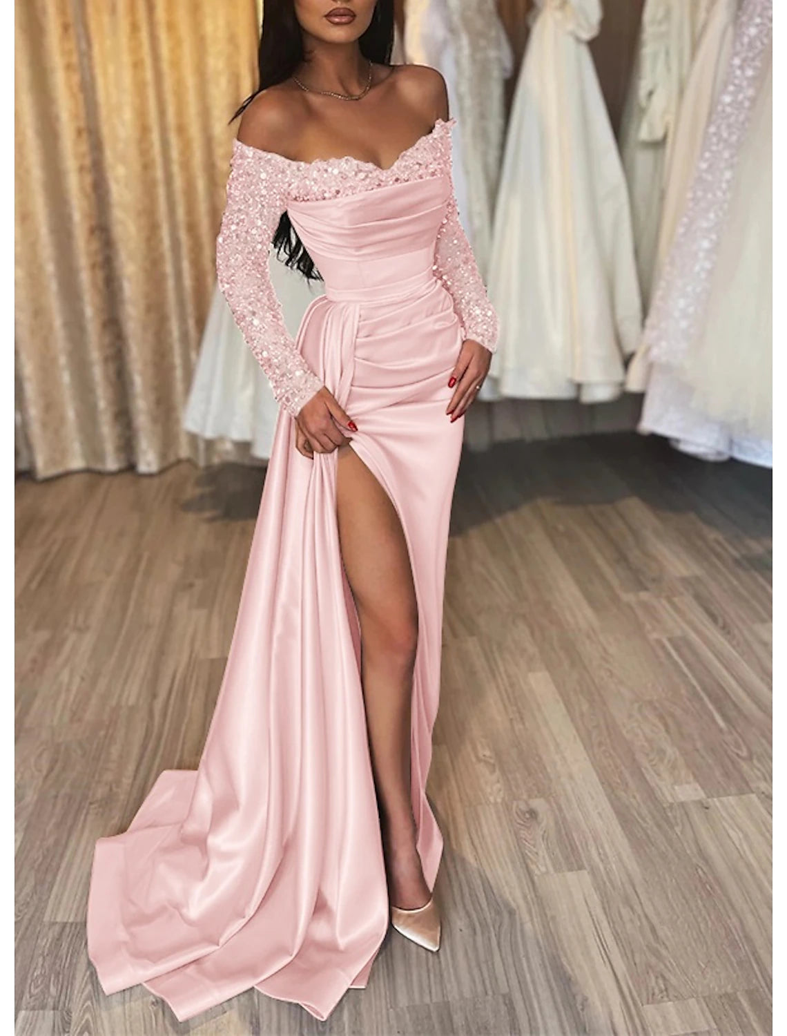 Vestido de noche negro de sirena, vestido brillante y resplandeciente, vestido formal para boda, fiesta, corte de cola, manga larga, hombros descubiertos, recepción de boda de otoño, satén con abertura de lentejuelas fruncidas