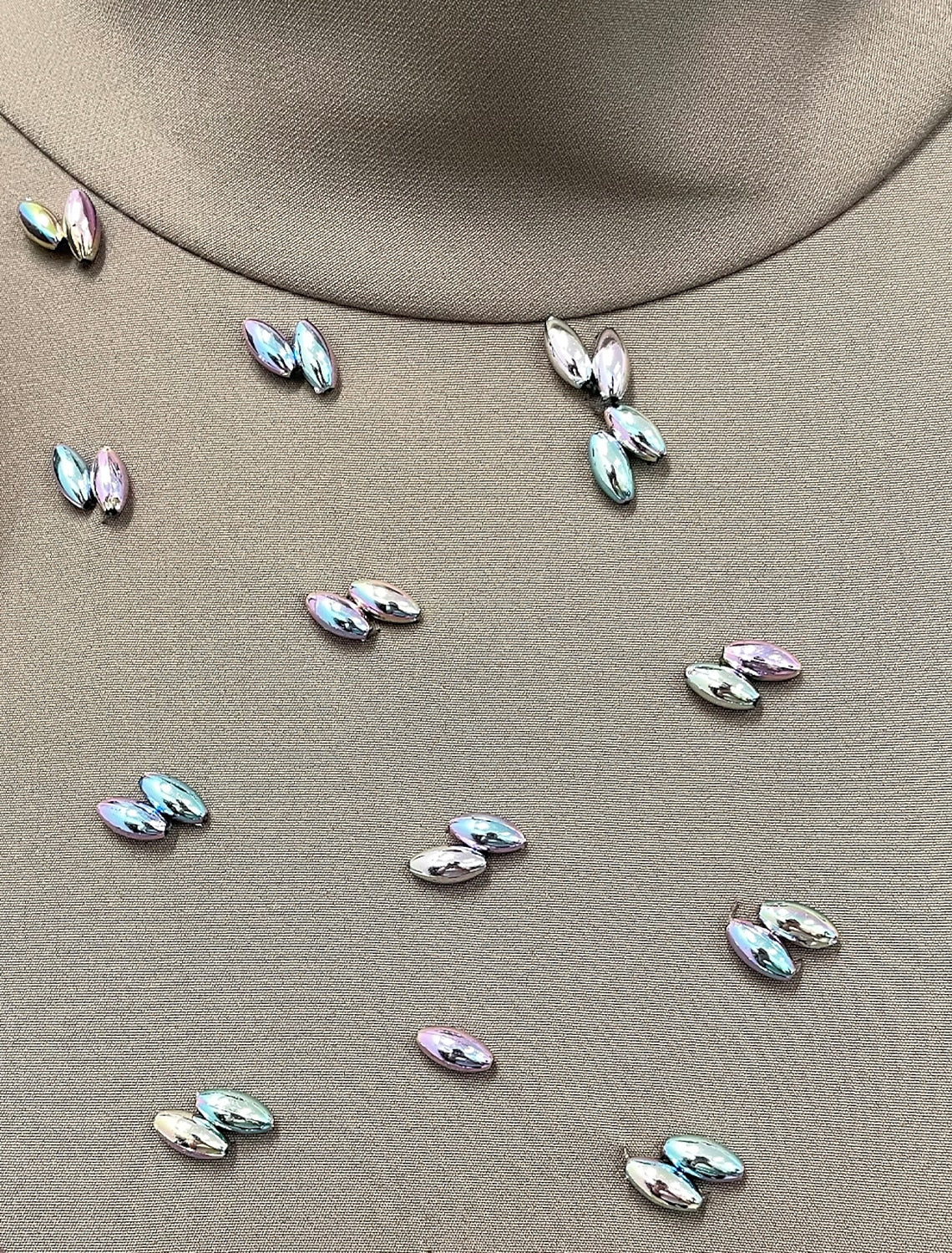 Abiti da cocktail a tubino/colonna, eleganti, autunnali, da invitata a un matrimonio, formali, lunghi fino alla caviglia, senza maniche, con collo alto, in tessuto con spacchi applicati, 2025