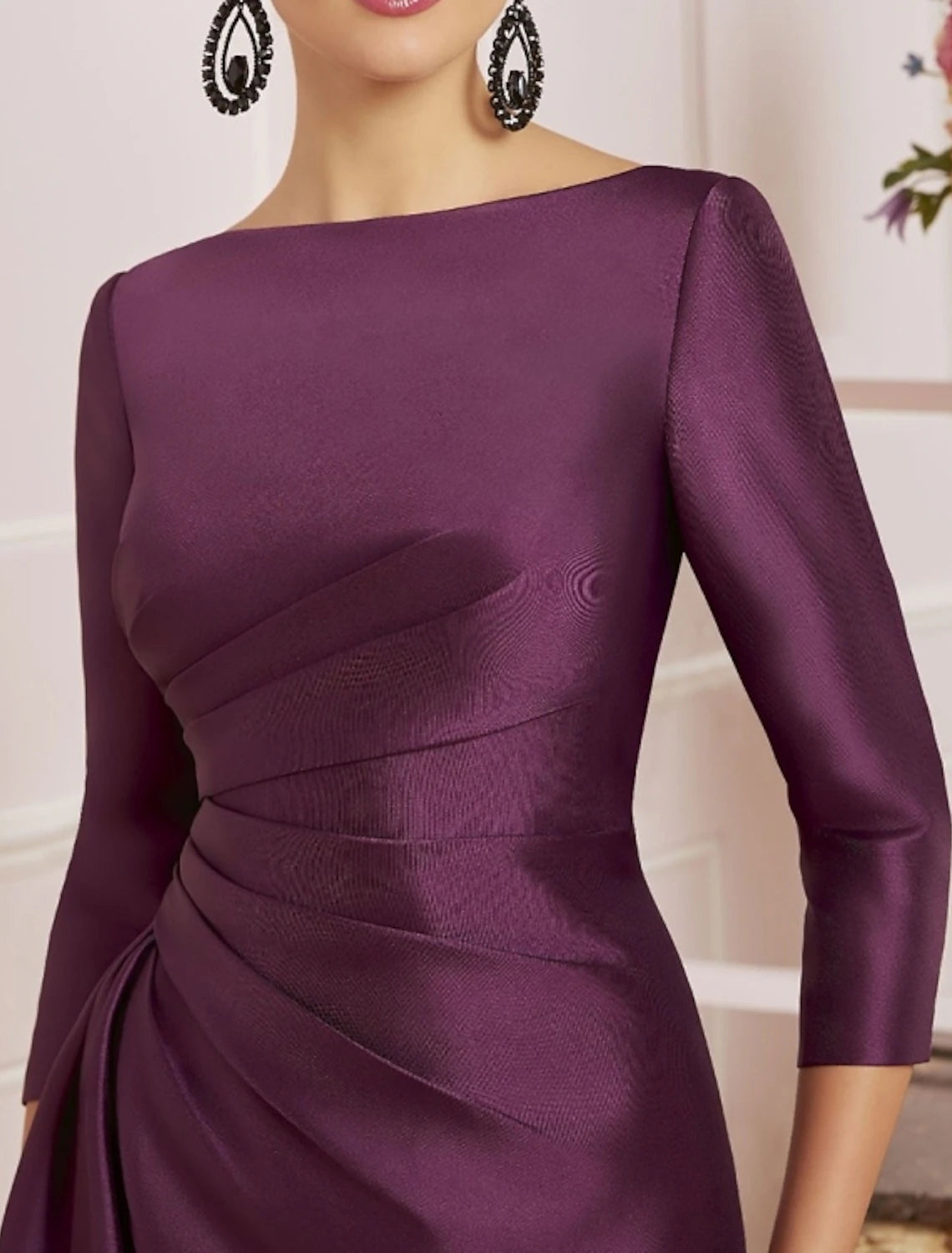 Vestido de Madre de la Novia con Corte Vaina/Columna para Invitadas de Boda Elegante Hombros Descubiertos Largo hasta la Rodilla Satén Manga 3/4 con Fruncido