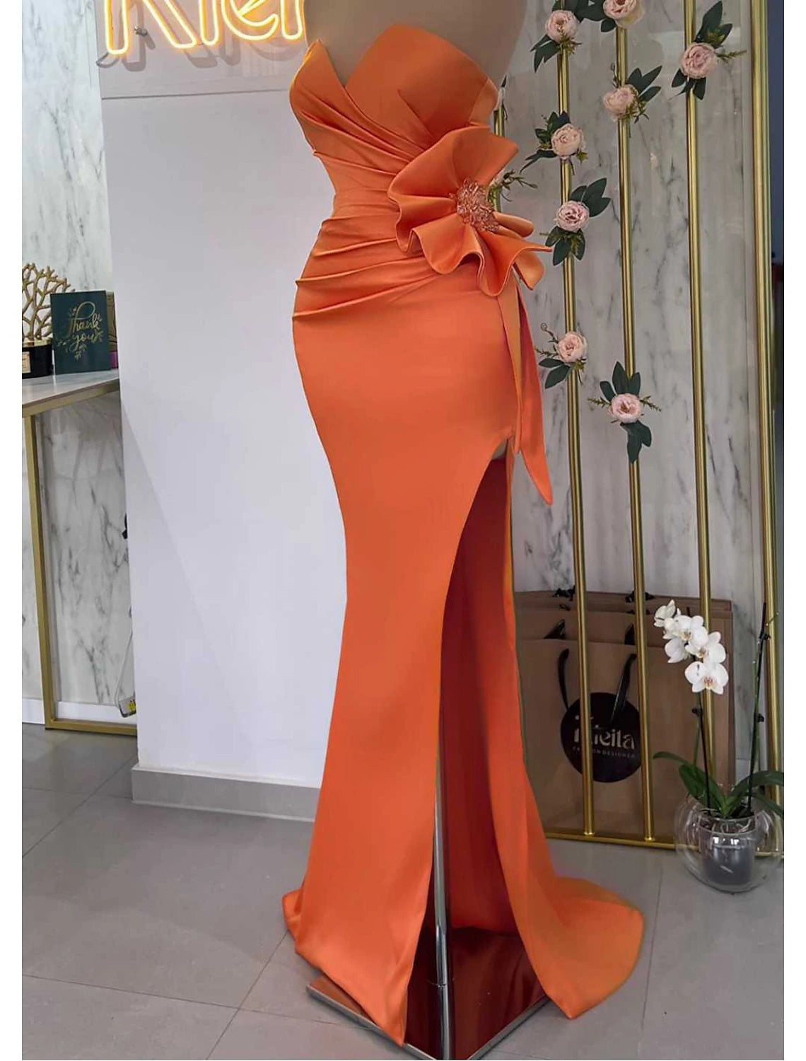 Vestido de noche de sirena/trompeta, floral, para baile de máscaras, con cola larga/cortada, sin mangas, sin tirantes, de satén con abertura