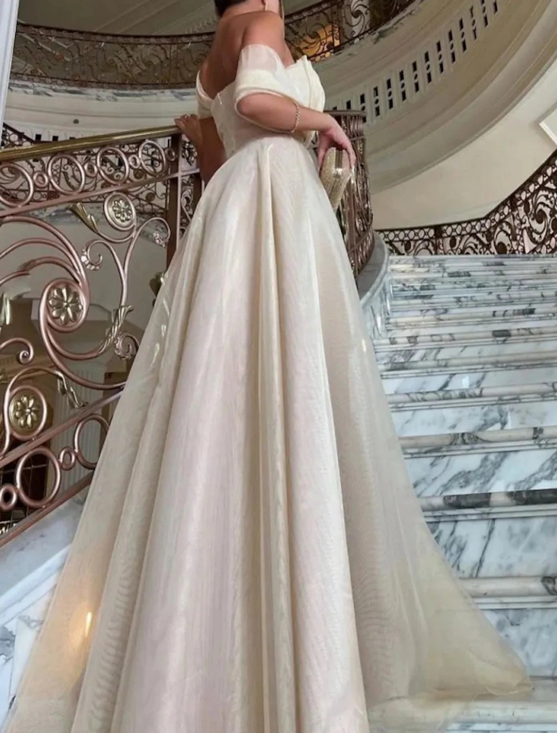Abiti da ballo a trapezio, eleganti, formali, con strascico a ruota, senza maniche, scollo quadrato, in tulle con pieghe