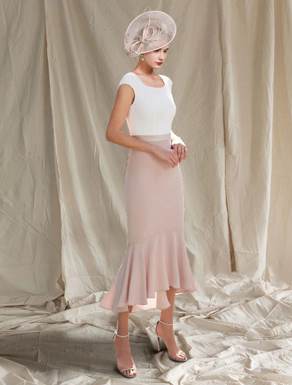 Vestido de dos piezas estilo sirena/trompeta para madre de la novia, elegante, estilo iglesia, alto bajo, cuello cuadrado, asimétrico, largo hasta la rodilla, de gasa, sin mangas, chaqueta corta, con perlas y abalorios.