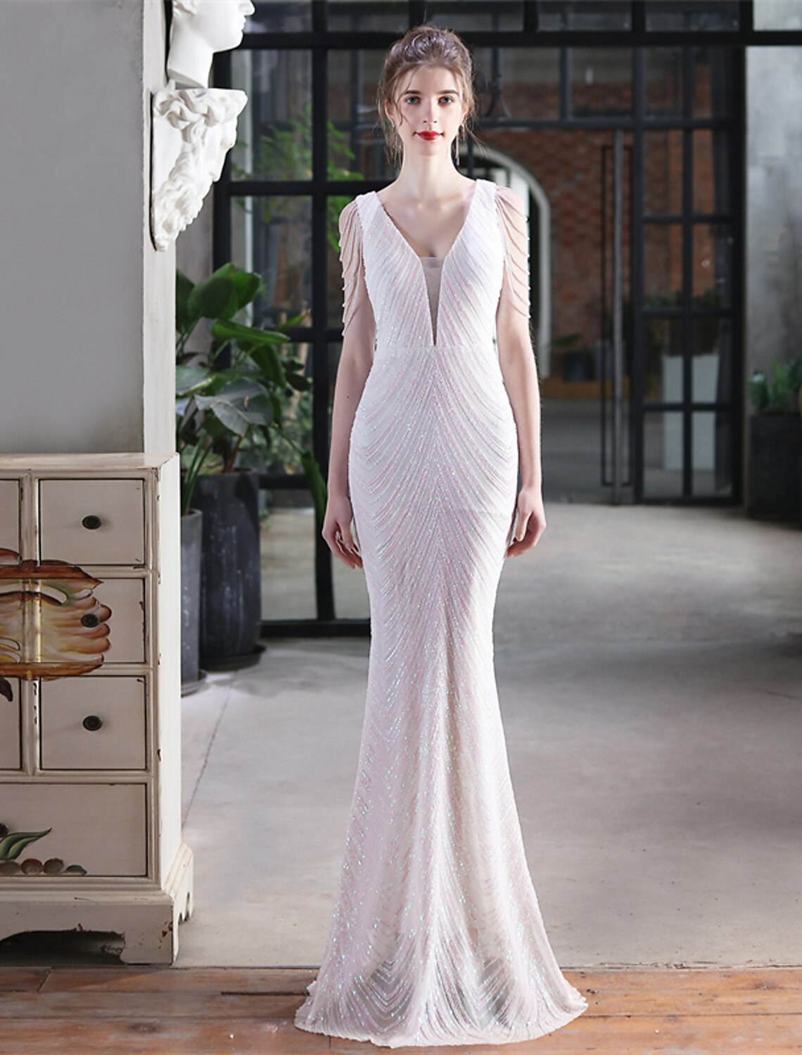 Vestido de noche de sirena/trompeta con brillo y destellos, vestido formal para invitados de boda, largo hasta el suelo, sin mangas, cuello en V, con lentejuelas y flecos y borlas de lentejuelas.