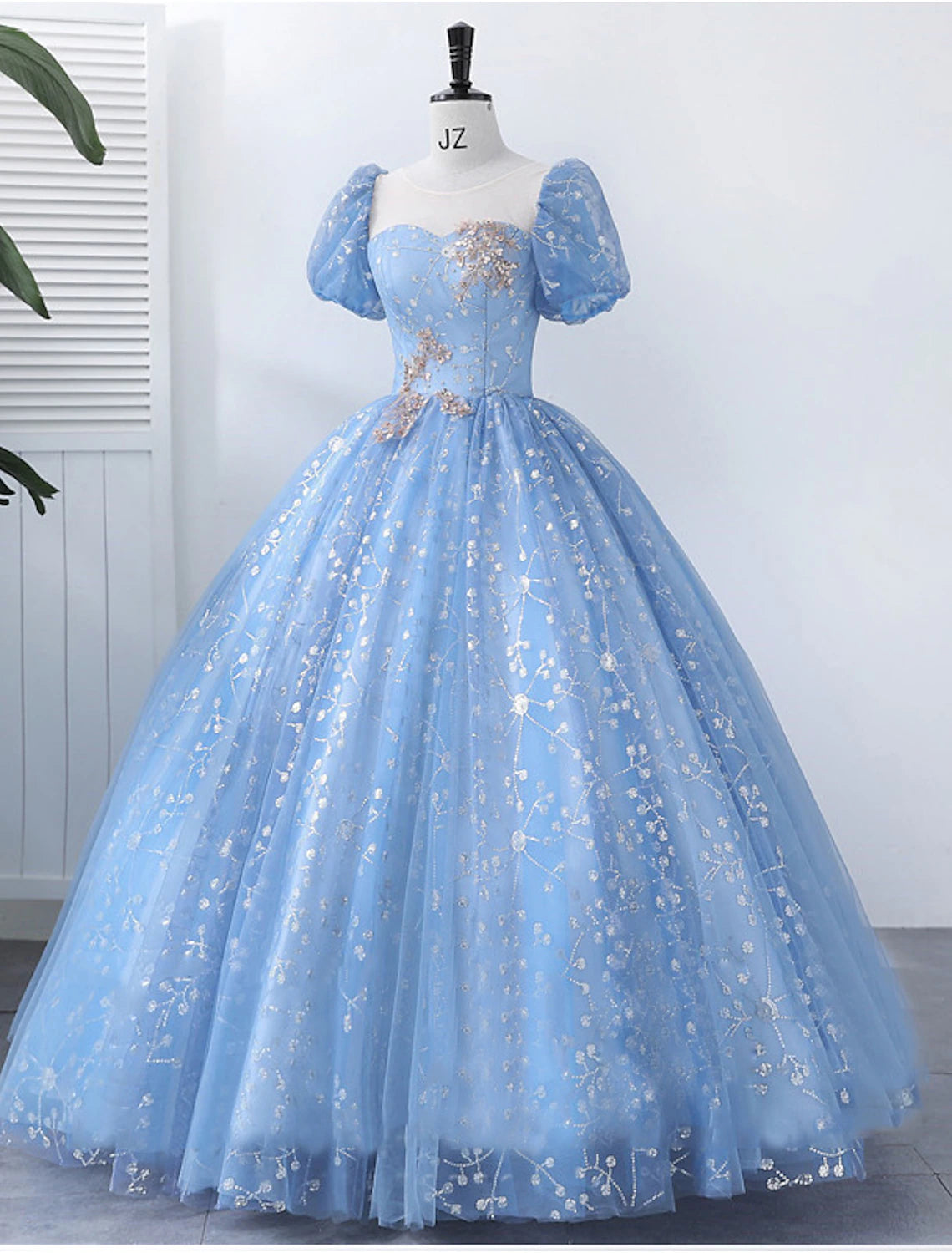 Vestido de quinceañera estilo princesa, largo hasta el suelo, manga corta, escote cuadrado, poliéster con apliques de perlas.