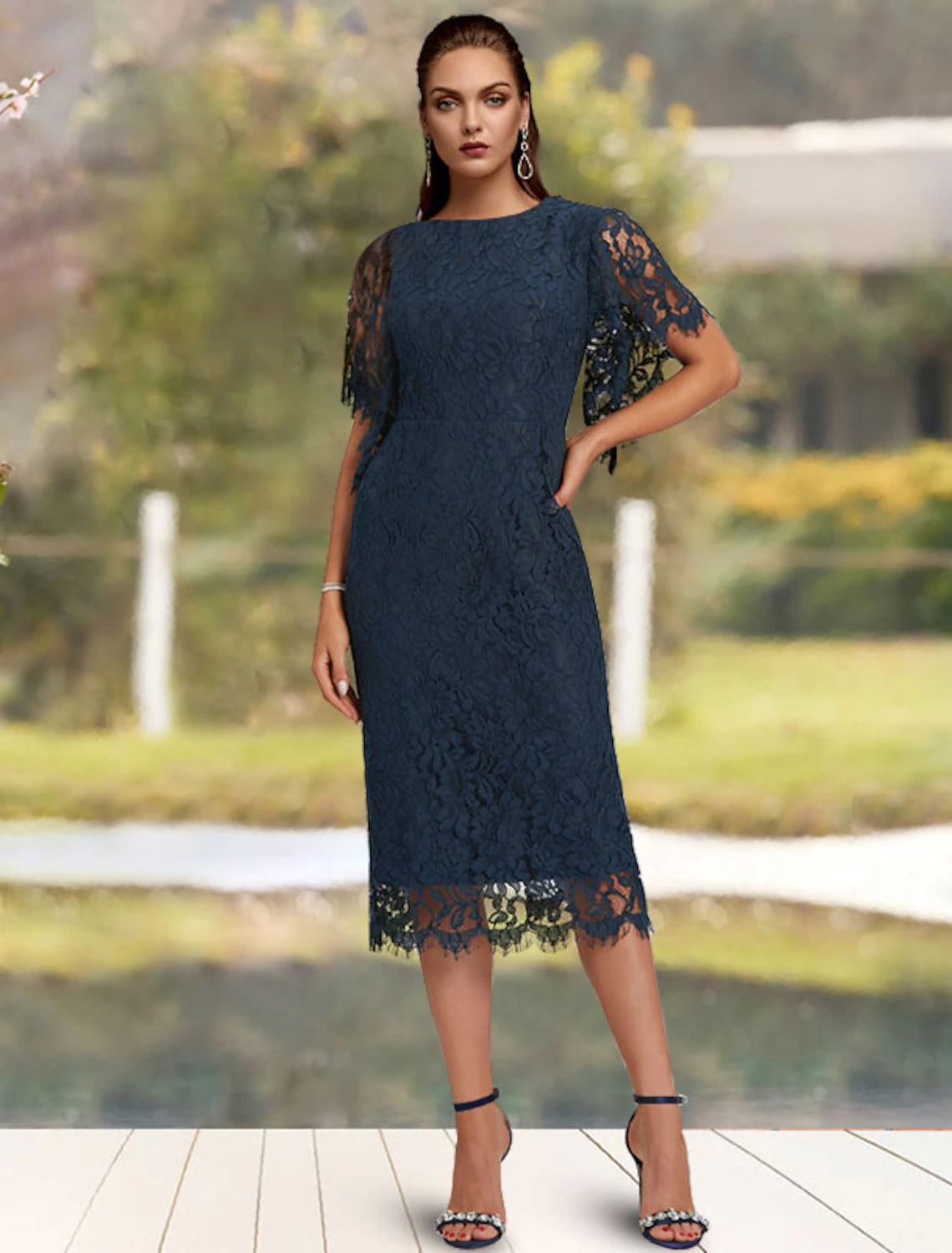 Vestido de Madre de la Novia con Corte en Columna, Elegante, para Invitadas de Boda, Escote Joya, Largo hasta la Rodilla, Encaje, Manga Corta, Color Sólido
