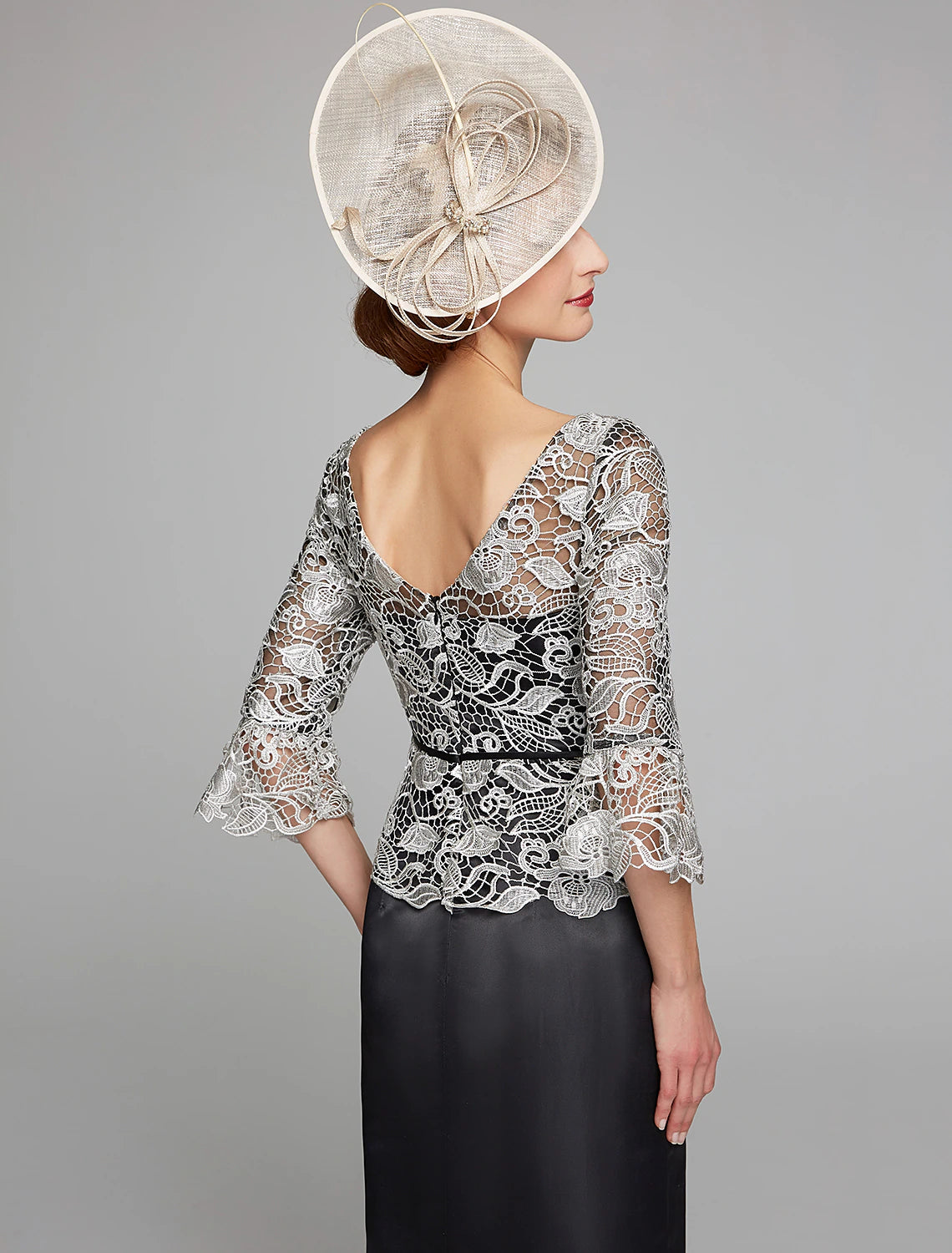 Vestido de madre de la novia con corte tubo/columna, escote joya, largo hasta el suelo, satén, encaje, mangas 3/4 con encaje