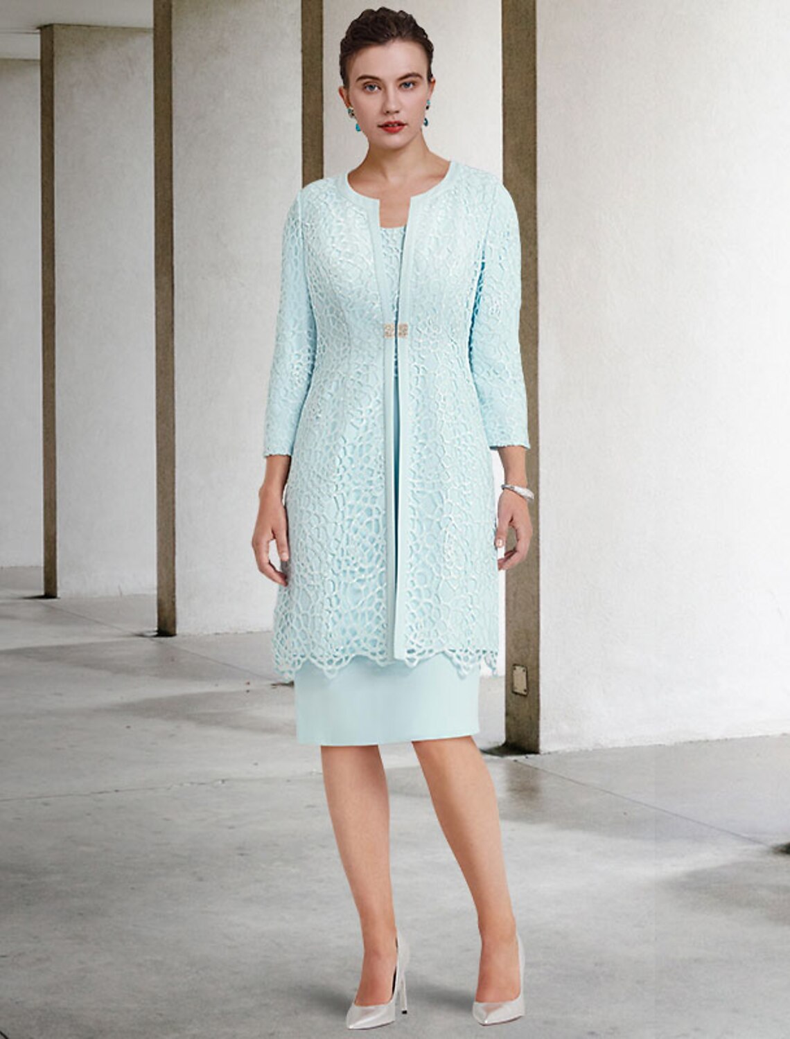 Vestido de dos piezas para madre de la novia, elegante, de invierno, con chaqueta, media manga, escote redondo, largo hasta la rodilla, encaje, gasa, broche de cristal.