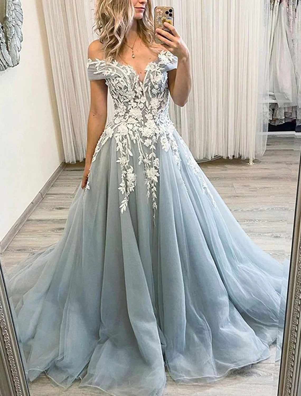 Vestido de fiesta estilo princesa, formal, largo hasta el suelo, sin mangas, hombros descubiertos, organza, espalda descubierta, con pliegues y apliques
