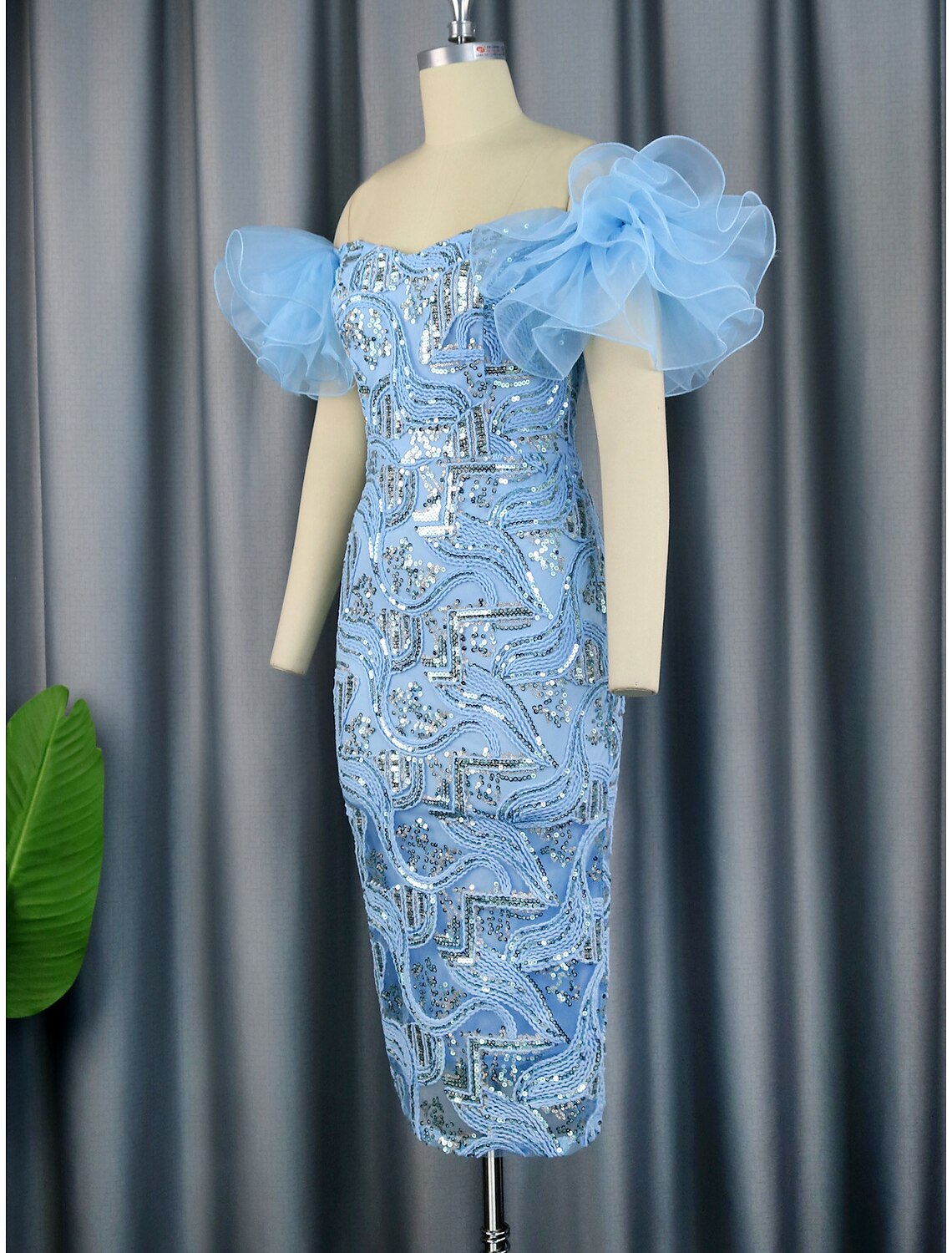 Vestido de fiesta de tubo/columna Vestido floral Fiesta de cóctel Fiesta de bodas Hasta la rodilla Sin mangas Hombros descubiertos Con lentejuelas