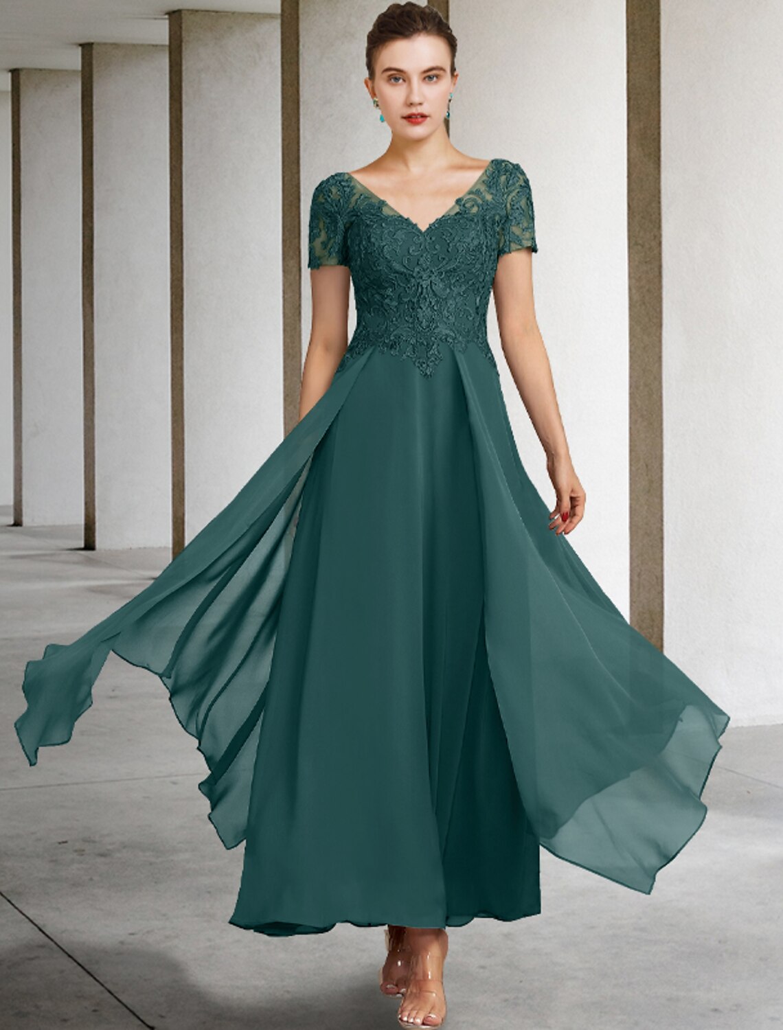 Abito da madre della sposa a trapezio, elegante, con scollo a V, lunghezza alla caviglia, in chiffon, pizzo, maniche corte con applicazioni.