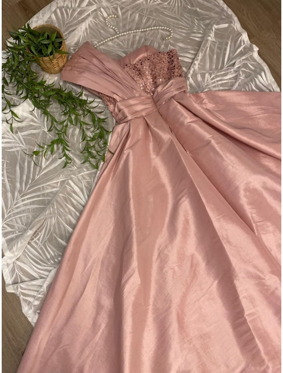 Vestido de noche con corte tubo/columna, brillante, formal, con cola larga/cepillo, manga corta, un hombro, satén con lentejuelas fruncidas