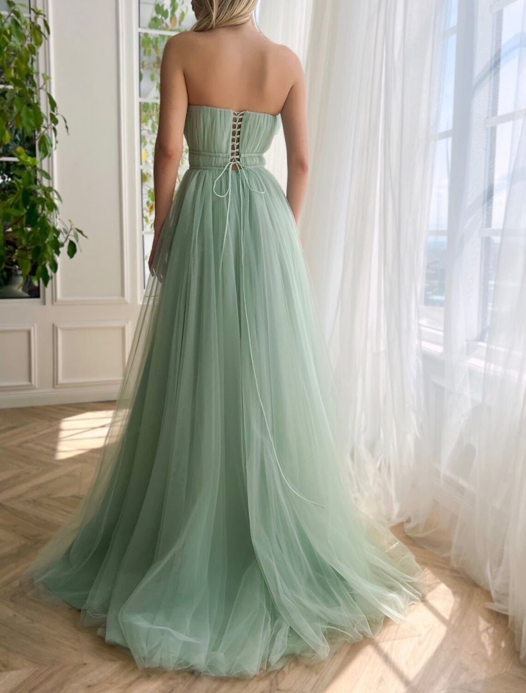 Vestido de noche de corte A, floral, para invitados de boda, formal, con cola, sin mangas, sin tirantes, de tul con lazo(s), abertura