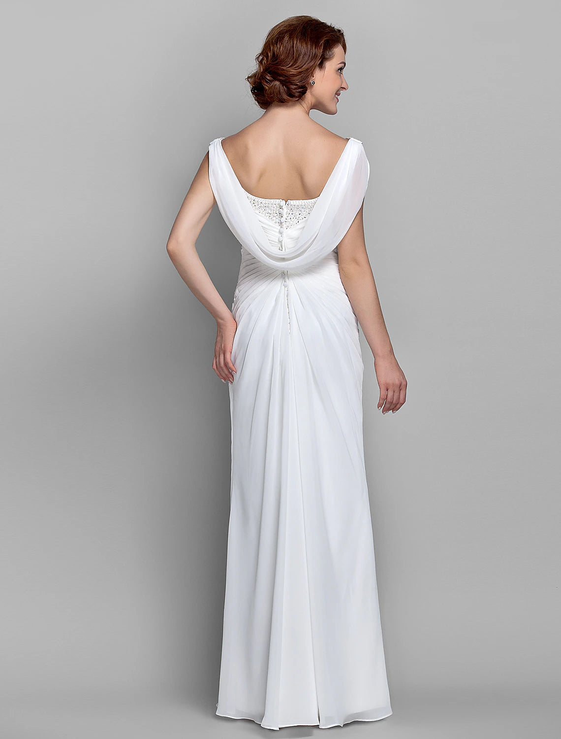 Vestido de madre de la novia con corte tubo/columna, para invitadas de boda de otoño, de inspiración vintage, cuello vuelto, largo hasta el suelo, de gasa, sin mangas, con botones y cristales entrecruzados.