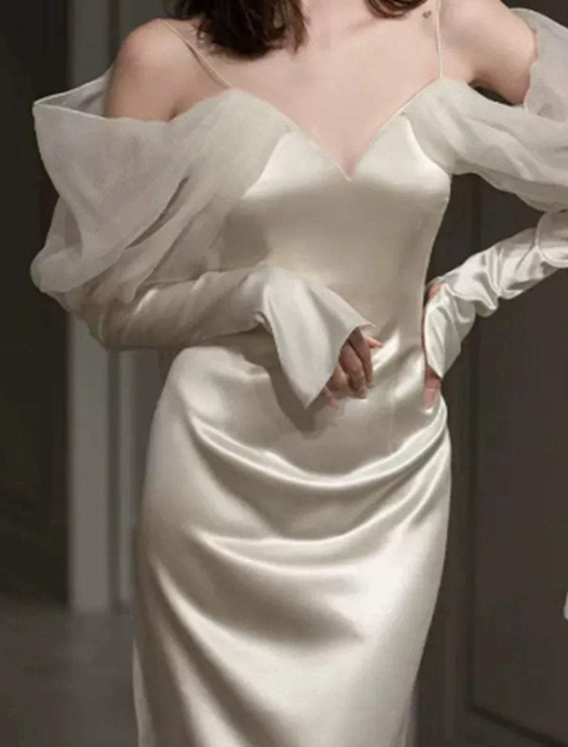 Vestido de noche elegante de sirena/trompeta, formal, de graduación, largo hasta el suelo, manga larga, escote corazón, satén italiano con botones y chal.