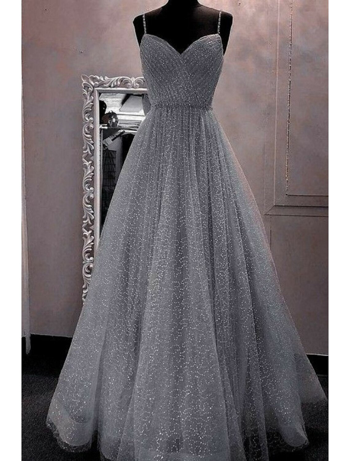 Vestidos de fiesta de corte A, brillantes y con brillo, para cumpleaños, hasta el suelo, sin mangas, con tirantes finos, de tul y cristales brillantes.