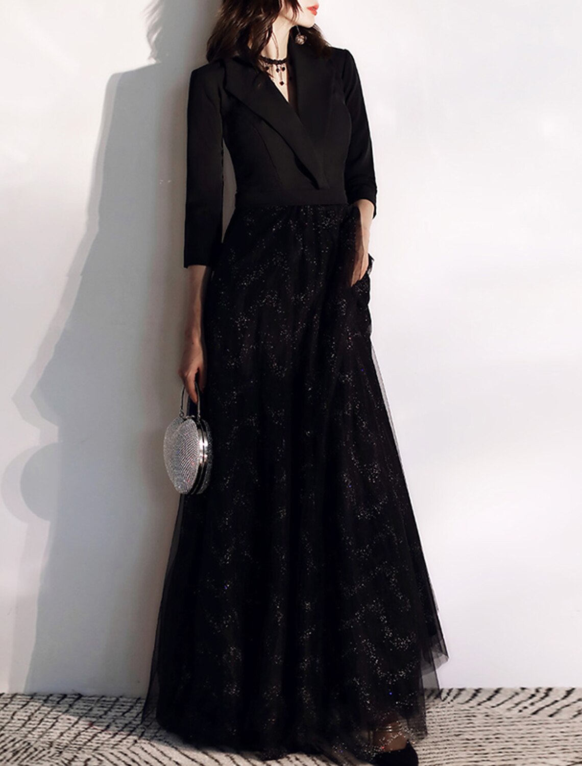 Abito da sera formale da sposa elegante e scintillante, a trapezio, con scollo a V, maniche a 3/4, lungo fino al pavimento, in tulle con fascia/nastro e paillettes