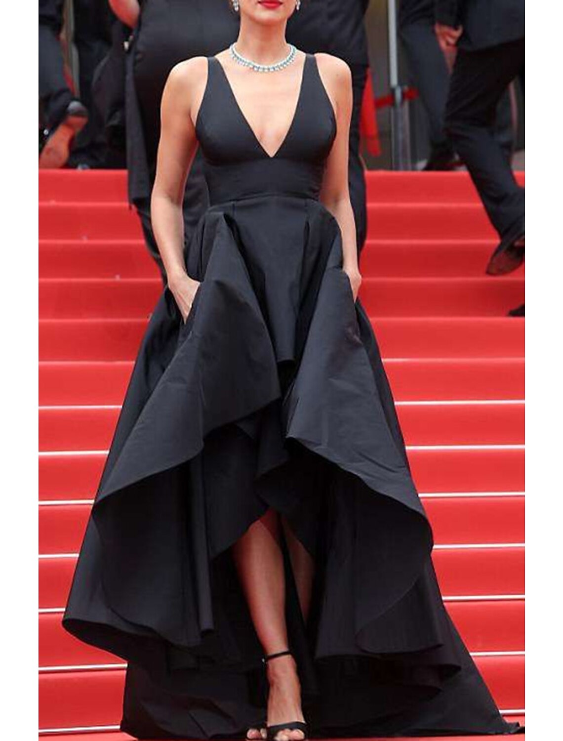 Abito da sera nero a tubino a trapezio, abito nero, vintage, formale, da festa di nozze, asimmetrico, senza maniche, scollo a V, in raso con colore puro