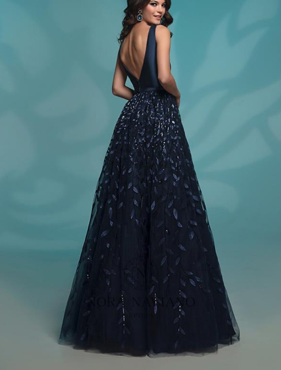 Abito da sera a trapezio, abito minimalista, abito da ospite per matrimonio, lunghezza al pavimento, senza maniche, scollo gioiello, pizzo con applicazioni di paillettes, colore puro