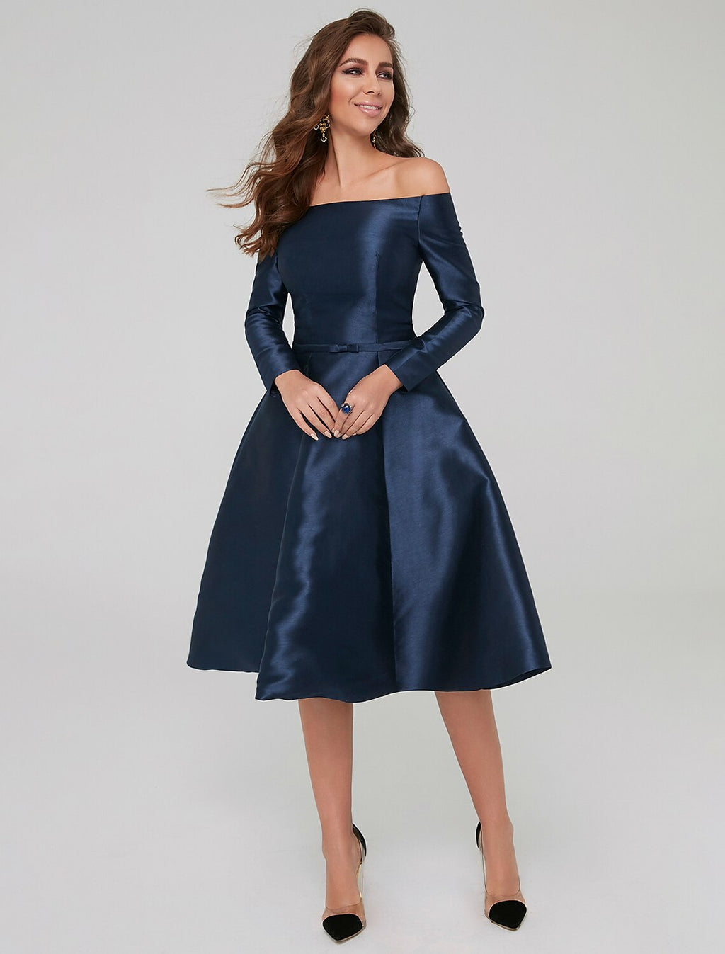 Vestidos de fiesta para ocasiones especiales, corte A, para invitadas de boda, cóctel, largo hasta la rodilla, manga larga, hombros descubiertos, satén con pliegues, 2025