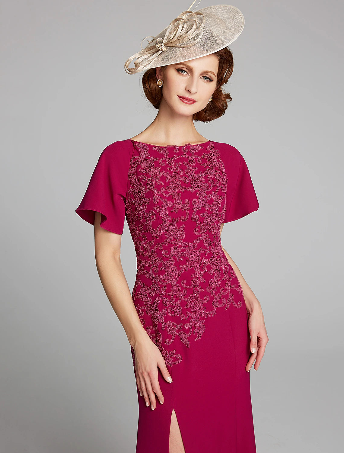 Abito da madre della sposa a sirena/tromba, scollo a barca, lunghezza pavimento, in chiffon e pizzo, maniche corte con spacco frontale in pizzo