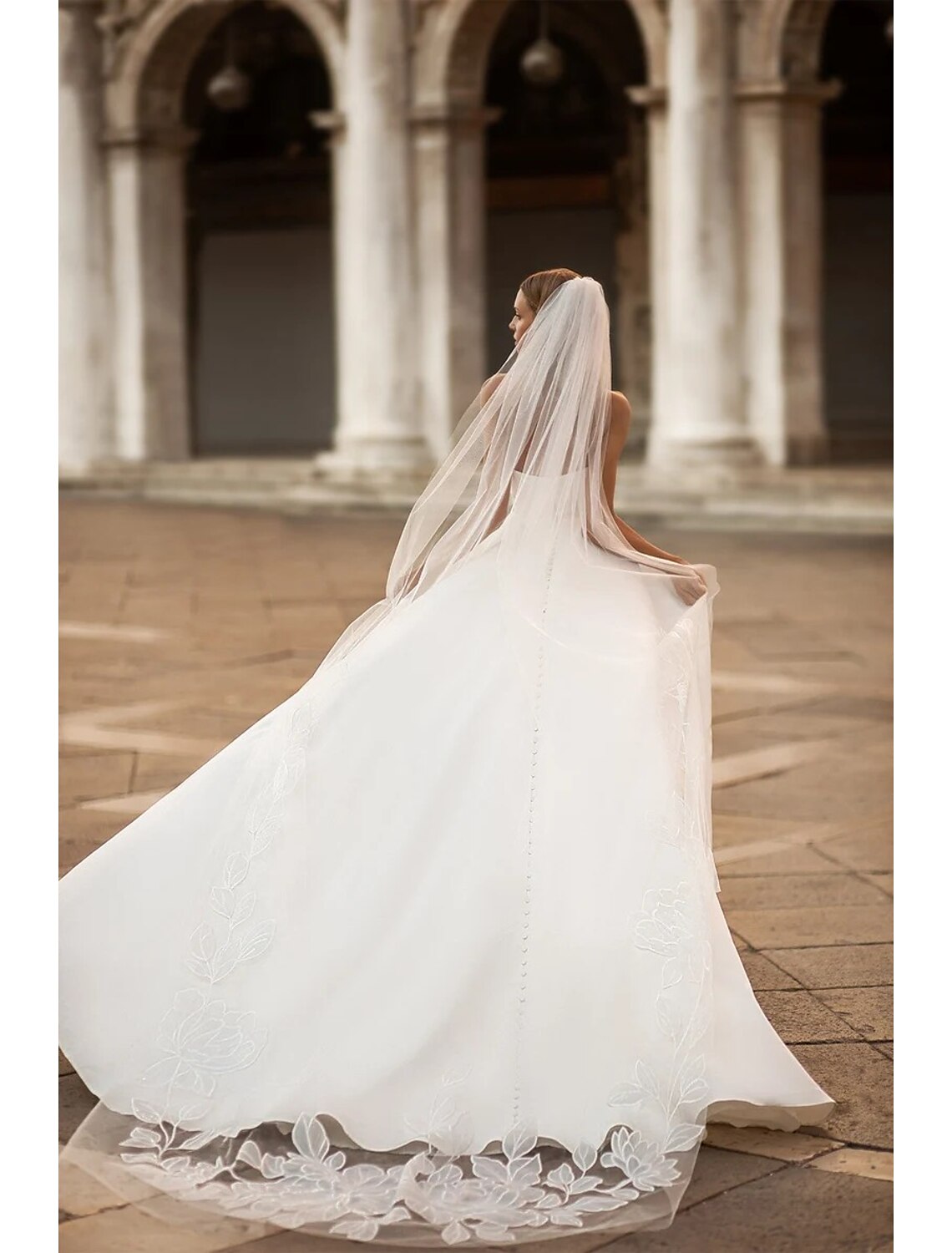 Vestidos de novia sencillos de Hall, corte A, hombros descubiertos, manga larga, cola de corte, satén, con abertura frontal, color liso