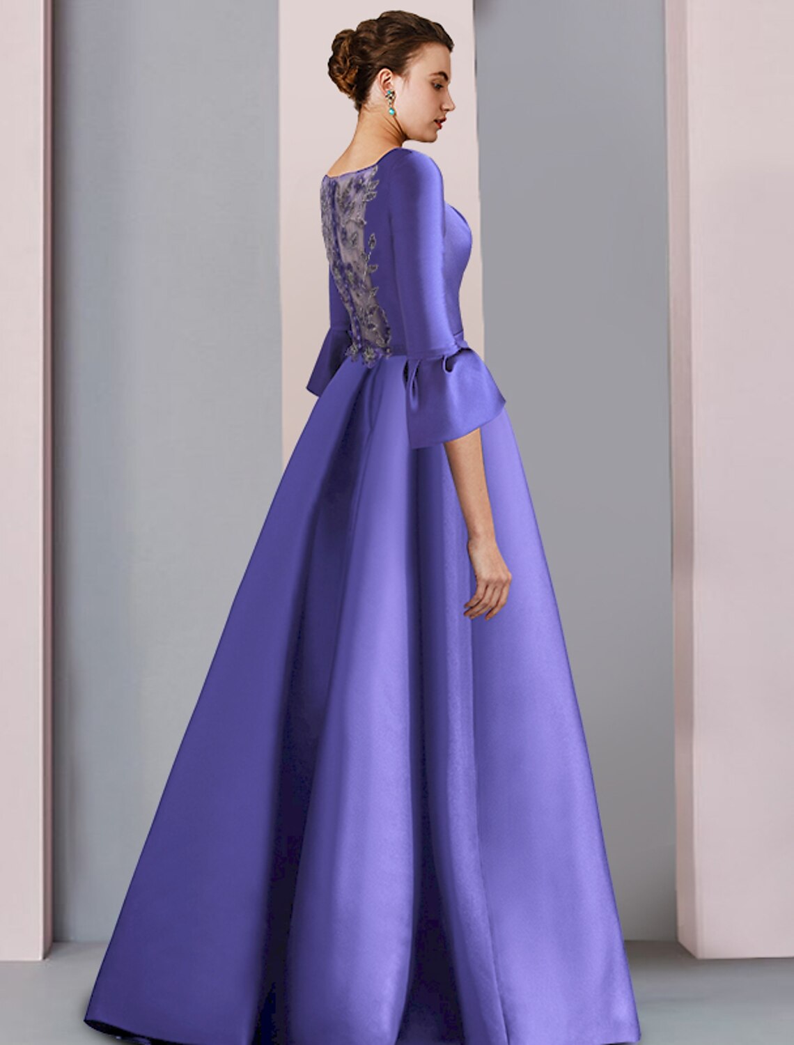 Abito da cerimonia per la madre della sposa, elegante, a trapezio, con scollo a barchetta, lunghezza al pavimento, in raso, manica a 3/4, con fiocco/i, pieghe e ricamo