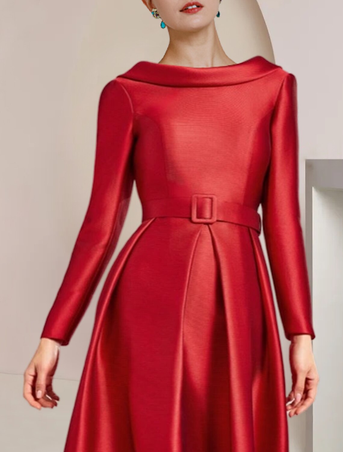 Abito da cerimonia per la madre della sposa, a trapezio, elegante, con scollo a barchetta asimmetrico, lunghezza al ginocchio, in raso, maniche lunghe, con spilla di cristallo