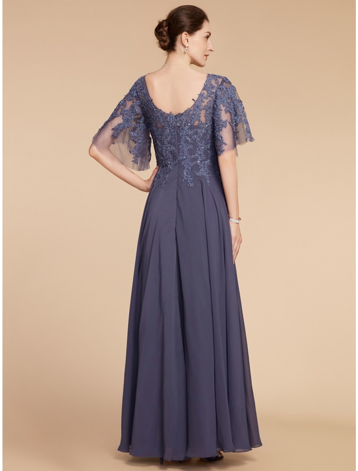 Abito da cerimonia per la madre della sposa, a trapezio, elegante, con scollo a V, lunghezza al pavimento, in chiffon, pizzo, maniche corte, con paillettes, arricciature, tinta unita