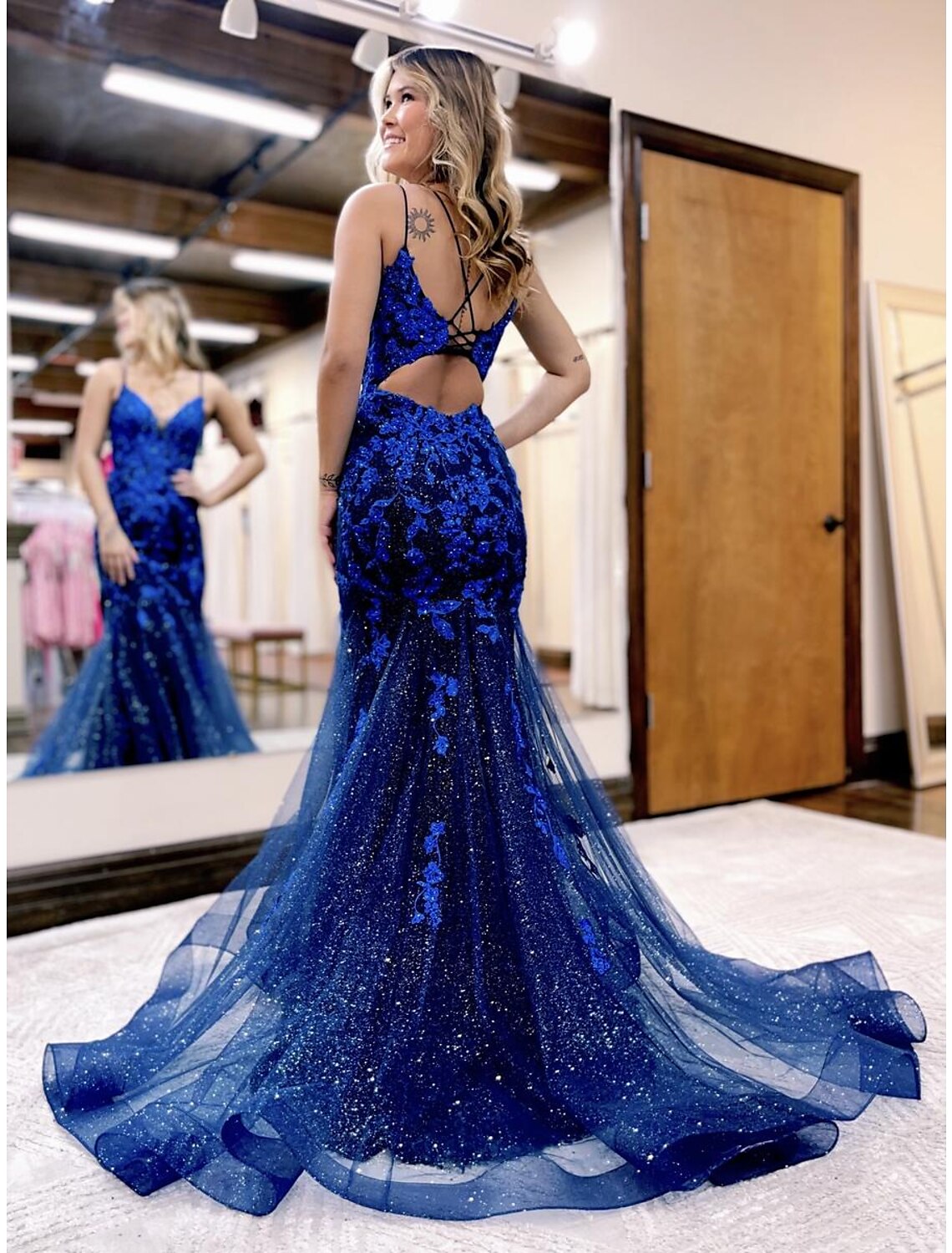 Abiti da ballo a sirena/tromba, scintillanti e brillanti, abiti da cerimonia, da festa, con strascico, senza maniche, scollo a V, in tulle, schiena scoperta con applicazioni di perline glitterate