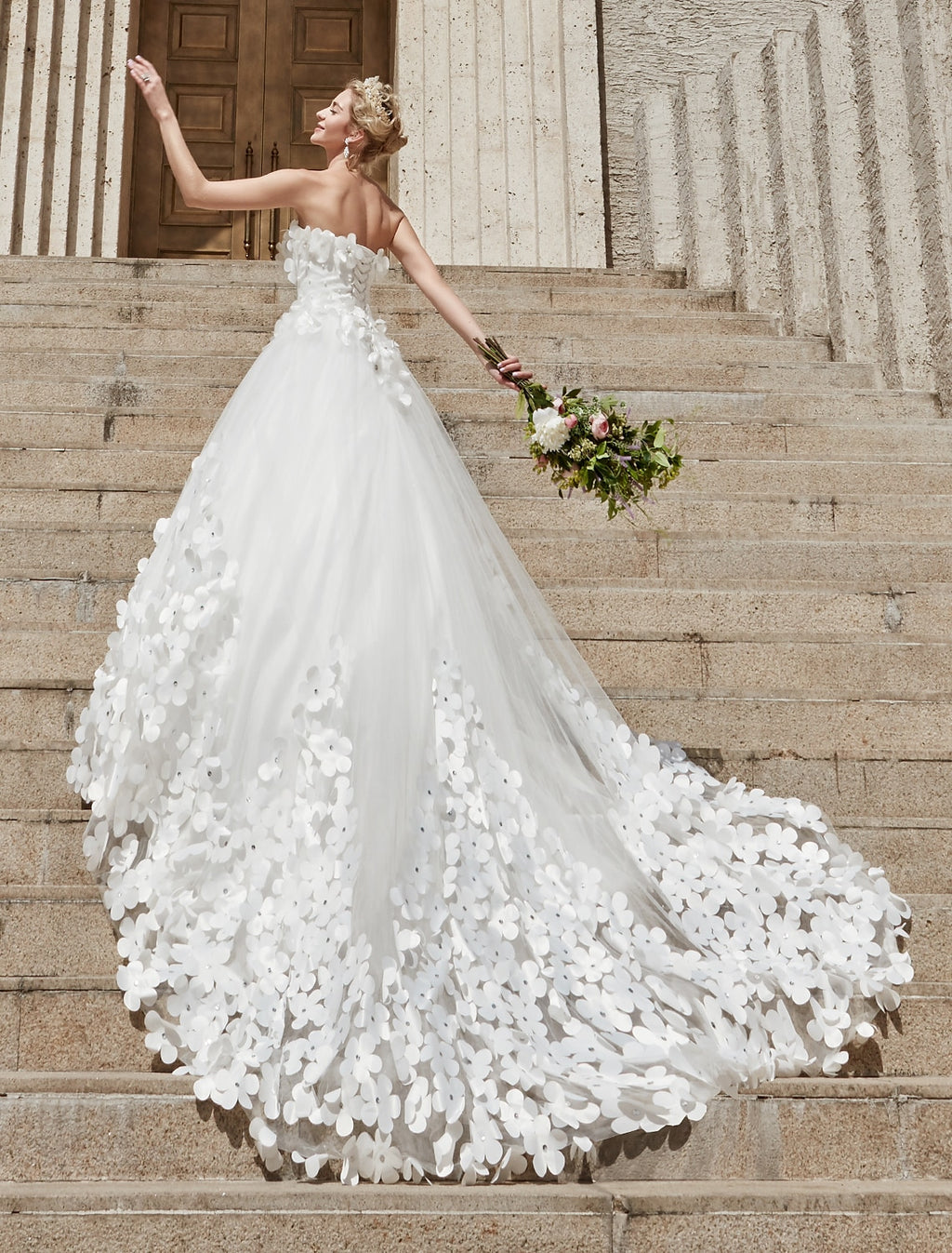 White Tulle A-Line Sweetheart Floor-Length Evening Dress with 3D Floral Appliques