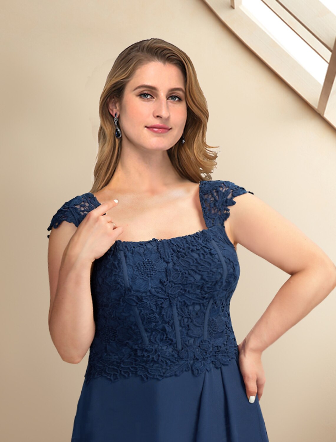 Vestido de dos piezas para madre de la novia, corte A, talla grande, para ocultar la curva del vientre, elegante, formal, asimétrico, media manga, escote cuadrado, de gasa con pliegues y apliques.