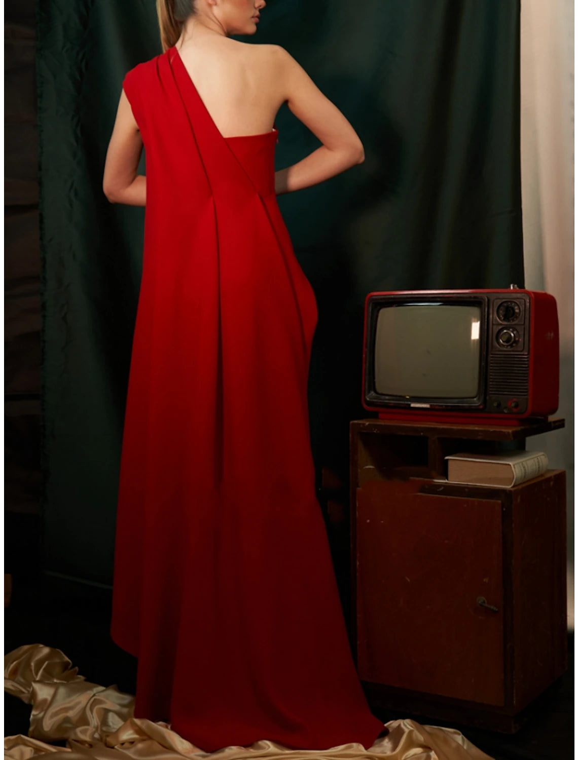 Red Crepe A-Line Floor-Length Evening Dress with One Shoulder Neckline