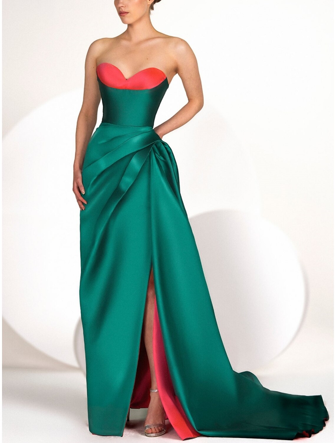 Vestido de noche elegante de Navidad con corte en forma de tubo/columna, vestido formal de corte en cola, sin mangas, escote corazón de satén con abertura fruncida