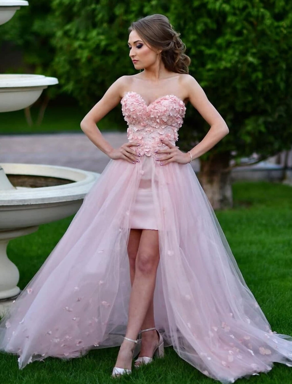Abiti da ballo a tubino / colonna, abiti da ballo a sirena, da sposa, da festa, senza maniche, con strascico a ruota, in tulle con applicazioni ricamate