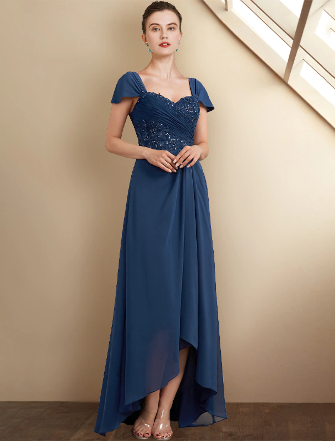 Vestido de madre de la novia de corte A para invitada de boda, elegante, alto bajo, escote cuadrado, asimétrico, largo hasta la rodilla, de gasa, encaje, manga corta, chal de otoño incluido, con apliques de lentejuelas, drapeado lateral
