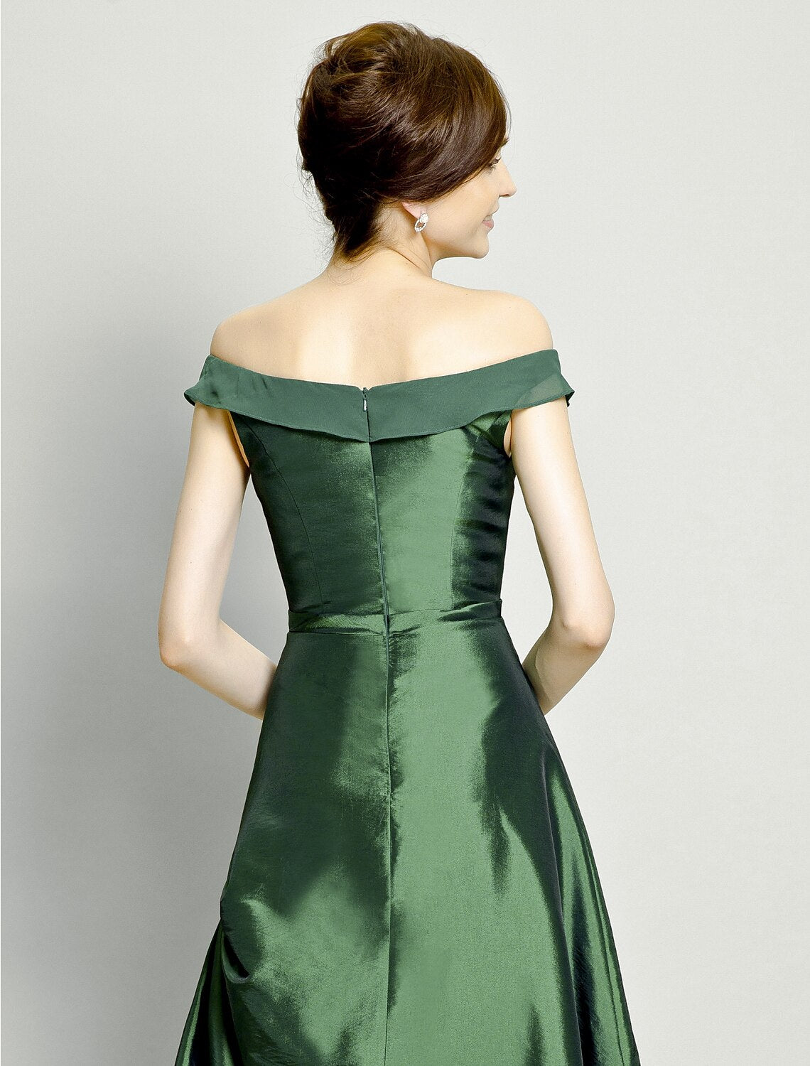 Abito da madre della sposa a trapezio, elegante, asimmetrico, in chiffon e taffetà, con spalle scoperte, maniche corte, gonna rialzata, fiocco/i e perline