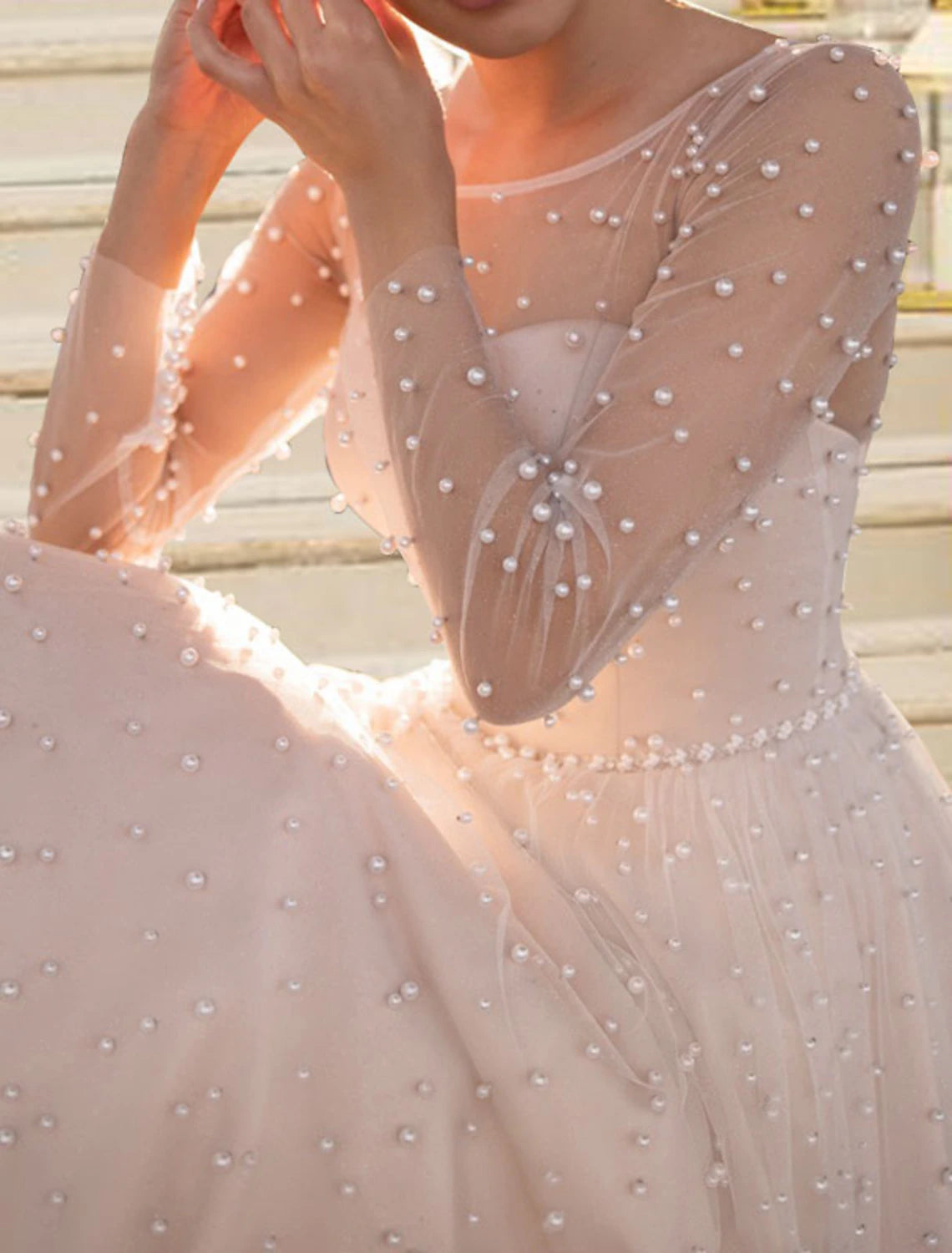 Abiti da sposa bianchi da ricevimento, abiti da sposa a trapezio, scollo a V, maniche lunghe, lunghezza tè, in raso, con perle e perline.