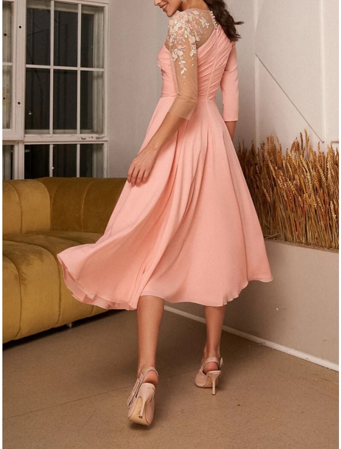 Abito da sera a trapezio, elegante, lunghezza tè, maniche a 3/4, scollo a V, in chiffon con pieghe e spacchi applicati