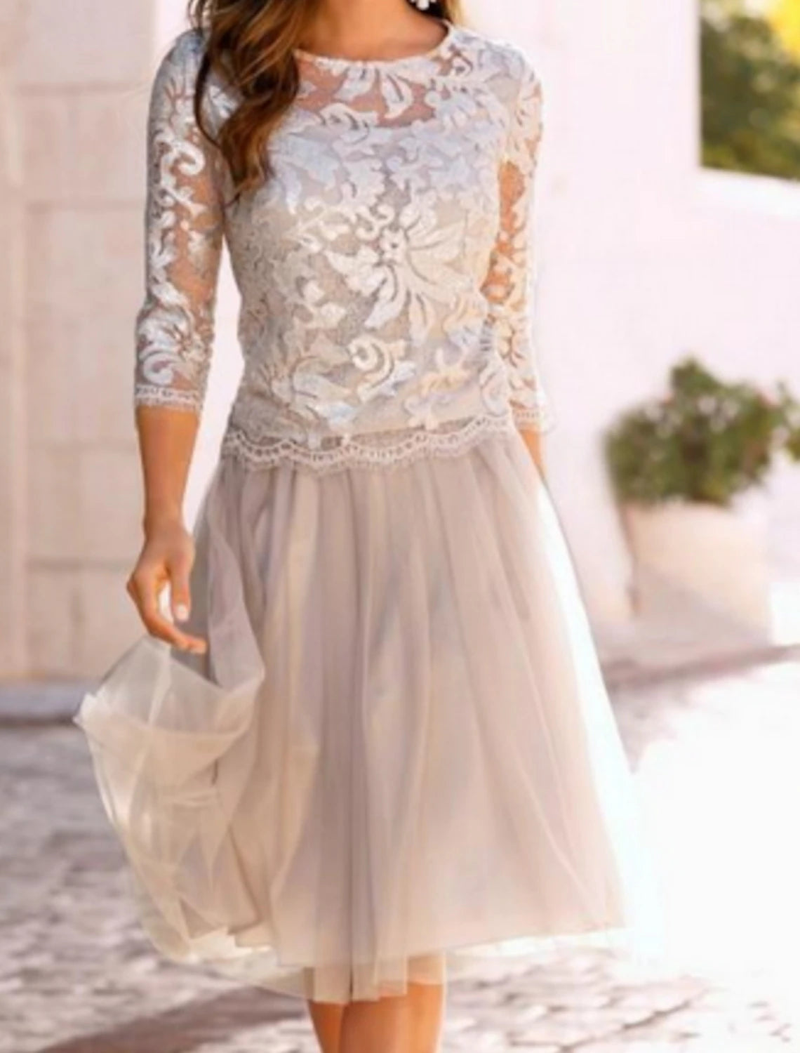 Abito da cerimonia per la madre della sposa, in stile a trapezio, elegante, trasparente, con scollo gioiello, lunghezza al ginocchio, in chiffon, pizzo, tulle, maniche a 3/4 con applicazioni a pieghe