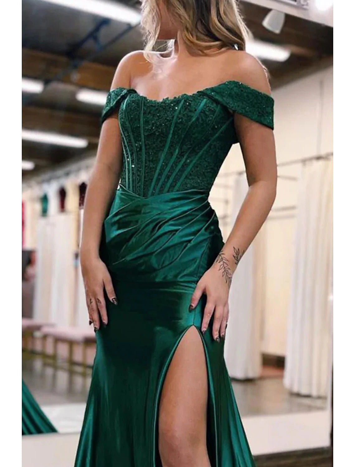 Vestido de noche estilo imperio, corte sirena/trompeta, para invitados de boda, formal, cola corte, sin mangas, hombros descubiertos, seda sintética con apliques de abertura.