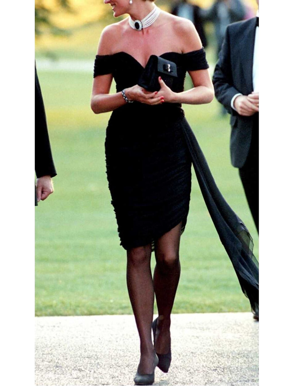 Vestido de fiesta estilo celebridad, corte tubo/columna, corto/mini, sin mangas, hombros descubiertos, de gasa con fruncido, para regreso a casa y cóctel, 2025