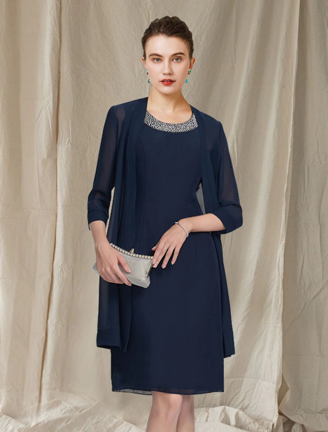 Vestido elegante de dos piezas para madre de la novia, de tubo o columna, con cuello joya, largo hasta la rodilla, de gasa, sin mangas, con chaqueta y abalorios y lentejuelas